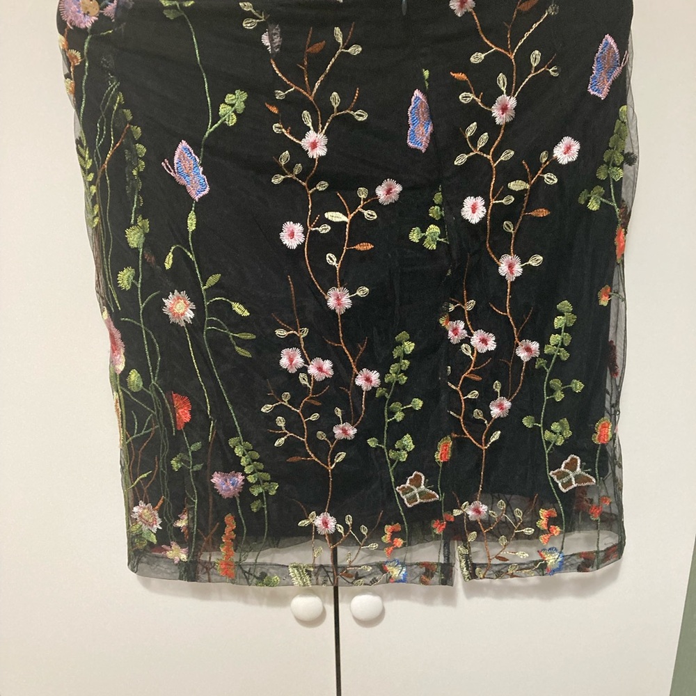 Beautiful skirt with flower patterns. Worn once. Like new - Picture 2 of 3